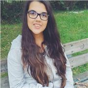 Ragazza diplomata offre ripetizioni per aiutare i ragazzi a trovare il loro metodo di studio